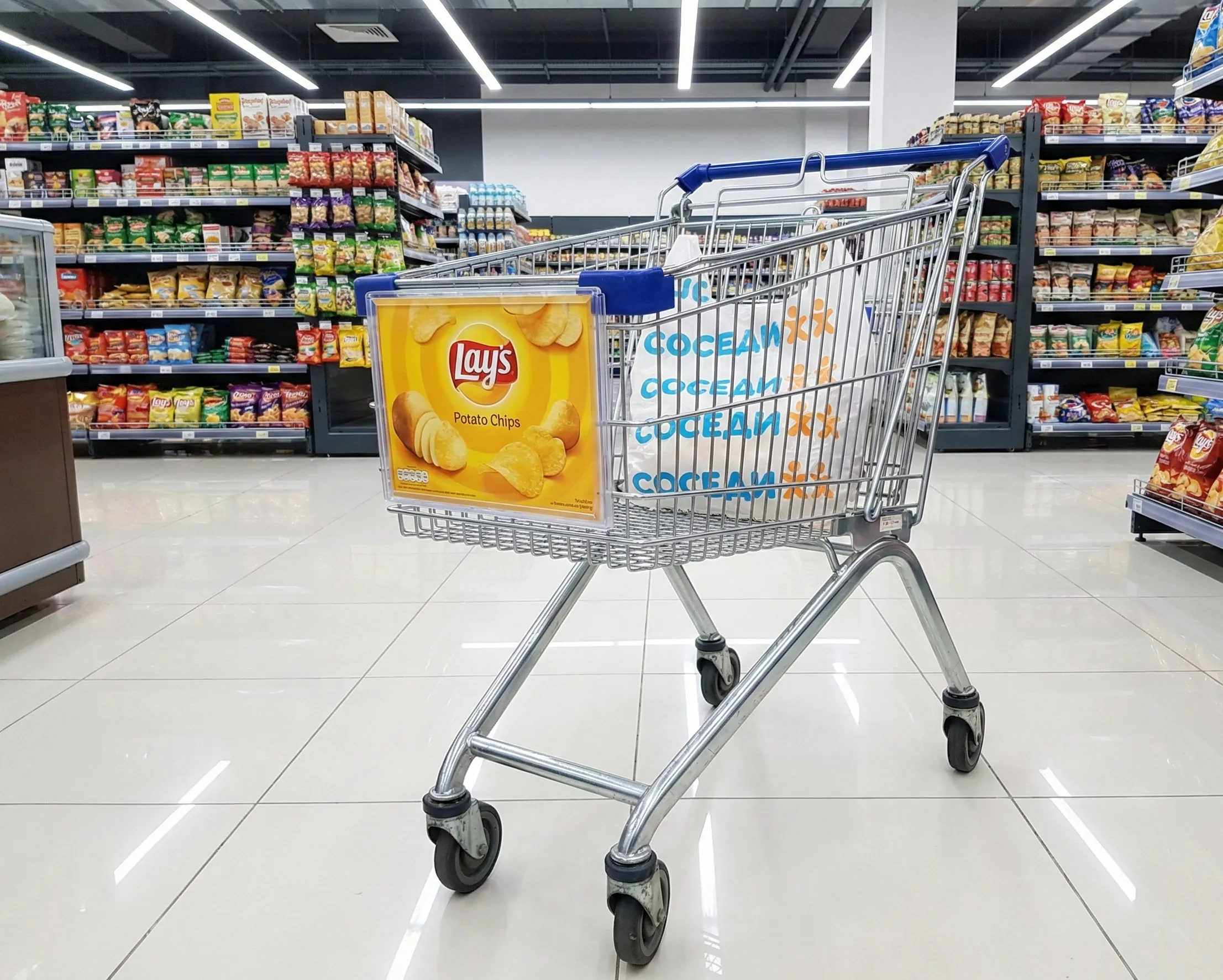 Реклама Lays на тележке